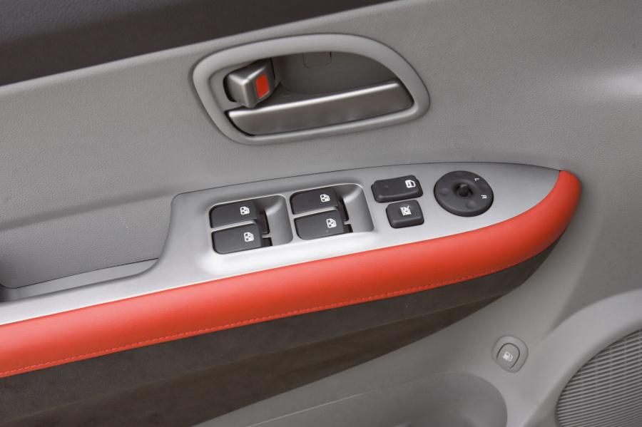  Kia Rondo SX Concept 2007 года  (фото 11 из 45)